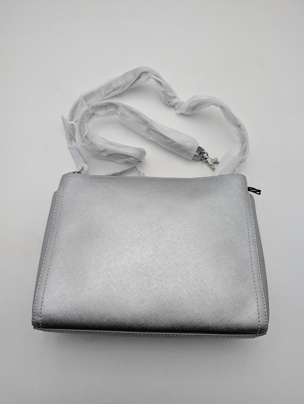 Lo & Sons The Pearl Crossbody Bag Womens Small Silver Leather Zip Organizer